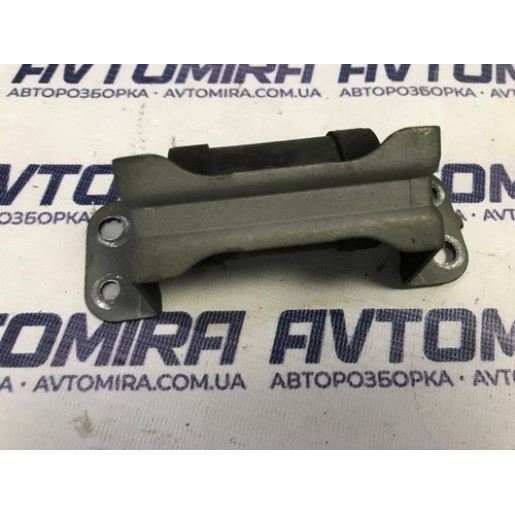 Отбойник крышки багажника Toyota Avensis T25 HB 2003-2008 6729005010